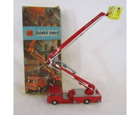 Corgi 'Simon Snorkel' fire engine 1127 - with box