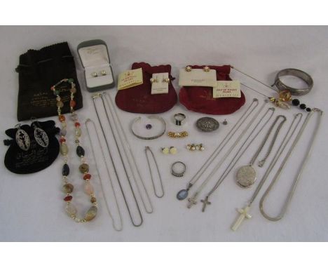 Collection of jewellery to include Guernsey pearl set earrings, hat pins, Egyptian agate beaded necklace and silver pendant e