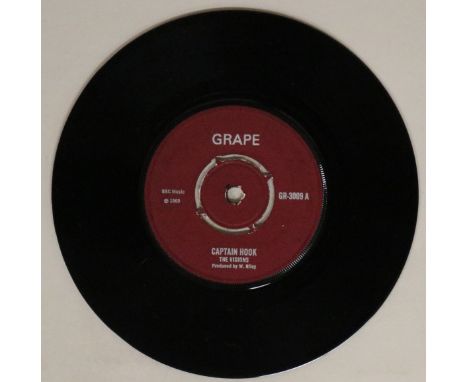 THE VISIONS - CAPTAIN HOOK 7" (GRAPE RECORDS - GR-3009). Superb original UK pressing of the 1969 7" c/w The Girl I Love. The 