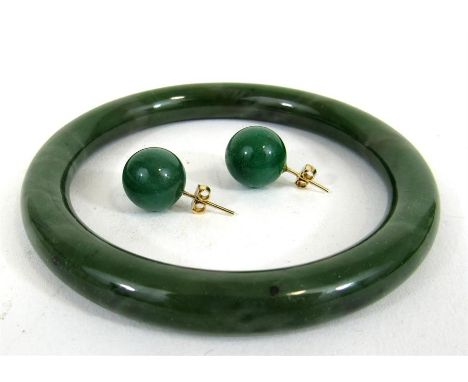A pair of jade earing, and a jade bangle, 