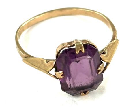 Ladies 9ct stone set dress ring, approximate total weight 1.9g, ring size P