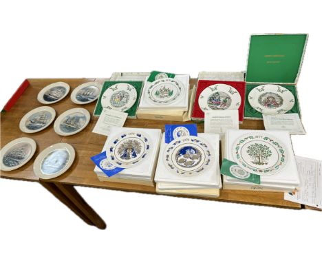 Large selection of collectors plates includes Spode Christmas scene, Wedgwood etc