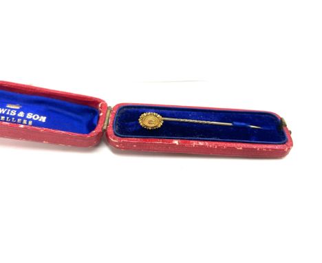 18ct gold stick pin in original box, approximate weight 1.5g