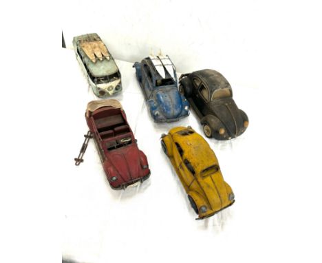 Selection of assorted vintage tin cars 