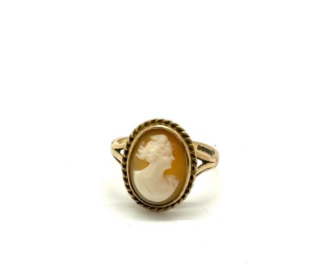 9ct gold cameo set dress ring, total weight 2.7grams, ring size L