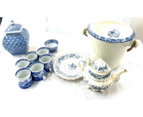 Selection blue and white pottery to include slop bucket, set 6 Spode cups, lidded jar etc