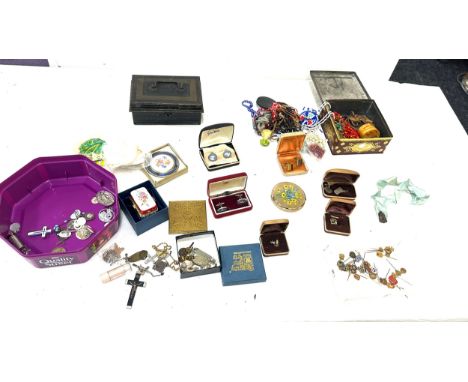Large selection of vintage and later costume jewellery 