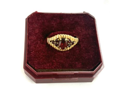Ladies 9ct gold stone set ring, total weight 2.9grams ring size o/p