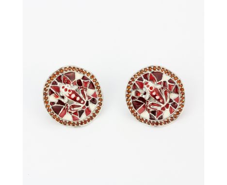 A matching pair of 925 silver and enamel earrings surrounded by garnets, dia. 2.6cm.