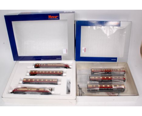 Roco HO scale boxed set group, to include No.63099 Diesel multiple unit VT 11.5 of the German Federal Railways, with No.64119