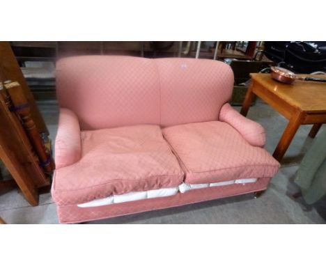 A sofa in pink brocade