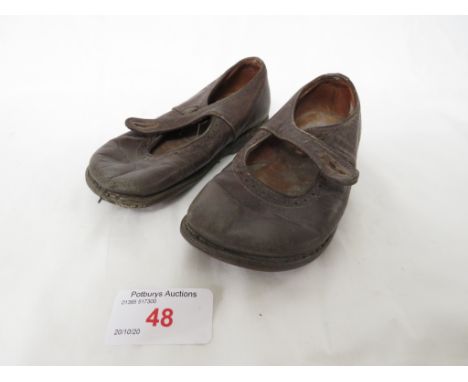 PAIR OF VINTAGE BROWN LEATHER BABY SHOES