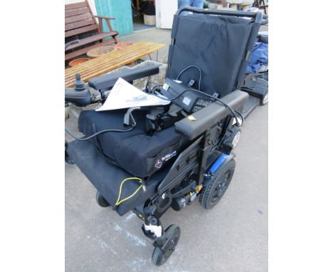 SUNRISE MEDICAL QUICKIE Q100R ELECTRIC MOBILITY CHAIR WITH CHARGER AND MANUAL (A/F)