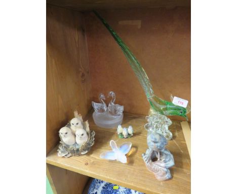 GLASS PHEASANT ORNAMENT, AND FIVE OTHER GLASS, CERAMIC AND RESIN FIGURES OF BIRDS (A/F)