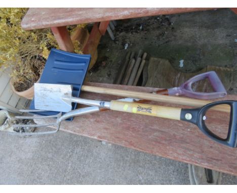 GARDEN FORK, SPADE AND SCOOP