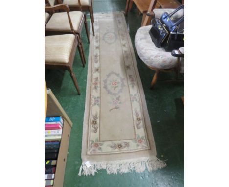 BEIGE GROUND EMBOSSED FOLIATE RUNNER