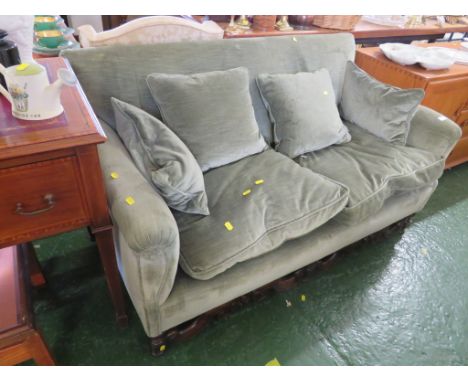 SMALL VINTAGE TWO-SEATER SETTEE ON A SCROLLED DARK WOOD FRAME WITH GREEN UPHOLSTERY AND SCATTER CUSHIONS