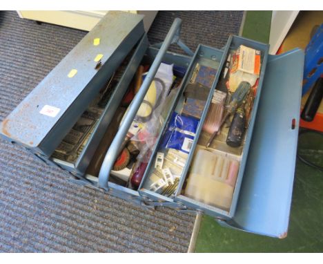 STEEL TOOLBOX WITH CONTENTS OF DIY ITEMS