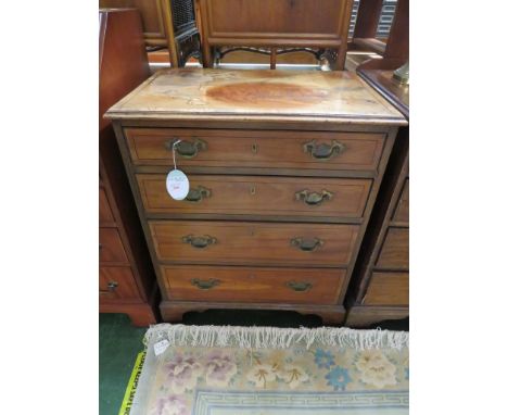 BANDED MAHOGANY EARLY 19TH CENTURY CHEST OF FOUR GRADUATED DRAWERS, REPLACEMENT HANDLES, ON OGEE BRACKET FEET (HEIGHT 80CM, W