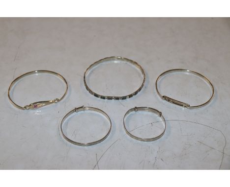 Five vintage Sterling silver bangles, total weight 36.5gms 