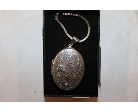 A large Hallmarked Sterling silver locket and chain,. approx.21.5gms 