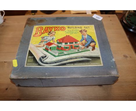 A boxed Bayko building set, box AF