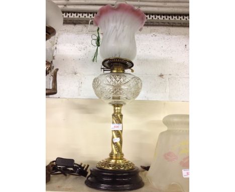 VICTORIAN BRASS AND GLASS OIL LAMP     J5