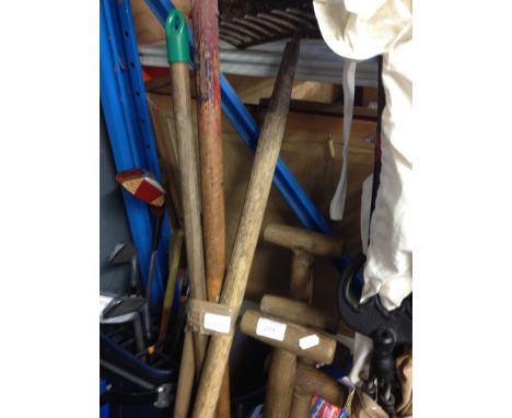 2 BUNDLES OF GARDEN TOOLS