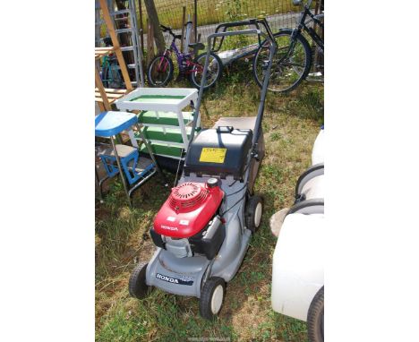 A Honda lawn mower with grass box, 96 cm cut, (engine turns - good compression at time of lotting).