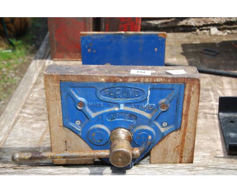 A carpenters Paramo no.51 bench vice with quick action slider.