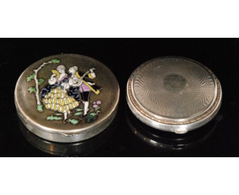 A George V hallmarked silver circular powder compact with engine turned decoration and bead and reel border, Birmingham 1928,