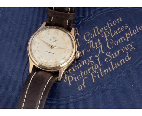 A 1950s Smiths De Luxe manual wind 9ct gold cased wristwatch, 33mm, cream dial with gilt numerals, appears to run, engraved t