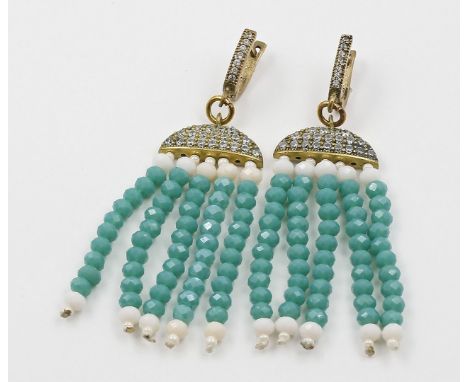 Paar Art Deco-Ohrstecker mit Sicherungen. 925/000 Sterlingsilber, vergoldet. Je bewegliche, halbkreisförmige Abhängung mit ru