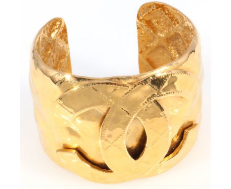 Chanel großer Armreif mit CC Logo, design bangle,Frankreich, gestempelt Chanel + 94 P + CC Punze, Armreif mit großem CC Logo,