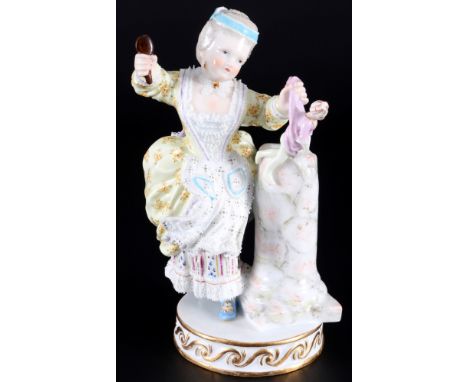 Meissen Mädchen mit Puppe 1.Wahl, Knaufmarke, girl with puppet 1st choice,Porzellan, blaue Schwertermarke 1. Wahl, Entwurf vo