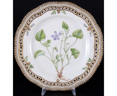 Royal Copenhagen Flora Danica Teller 3554, cutwork plate 1st choice,Porzellan, Dänemark, mit grüner Firmenmarke und blauen We