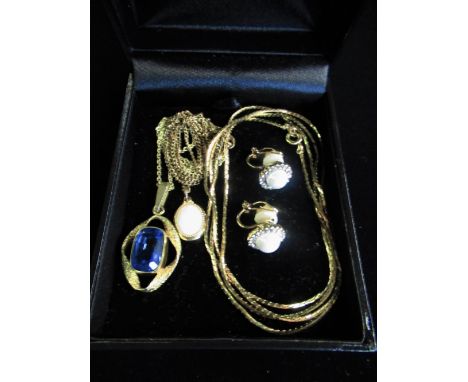 Rolled gold chain link necklace on spring ring clasp with blue stone oval pendant and a collection of other yellow metal jewe