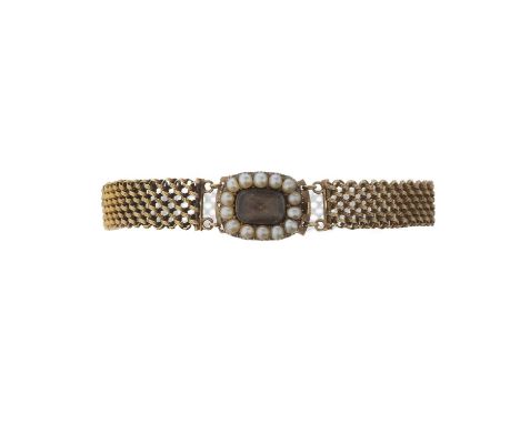 A late Georgian gold expanding mourning bracelet, with split pearl and hairwork push-piece clasp, approximate length 18cm, 11