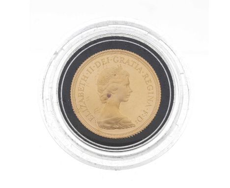 Elizabeth II, a 1979 gold proof full sovereign coin, in Royal Mint case and box, diameter 2.2cm, 7.9gOverall good conditionWi