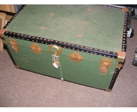 A vintage trunk CONDITION REPORTwidth - 83cmHeight - 42cmDepth - 52cm