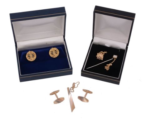  A pair of gold coloured cufflinks,   the pierced circular panels with textured detail, with t bar fittings, stamped 750, 1.8