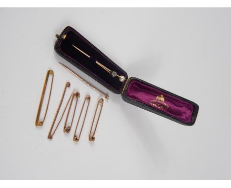 A 15ct gold bar pin, 2.0g, four 9ct gold bar pins and three stick pins, total weight of bar pins 7.9g.