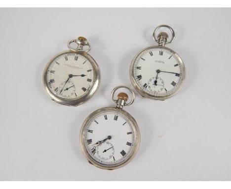 A silver open faced keyless wind gentleman's pocket watch, enamel dial bearing Roman numerals, subsidiary seconds dial, inter