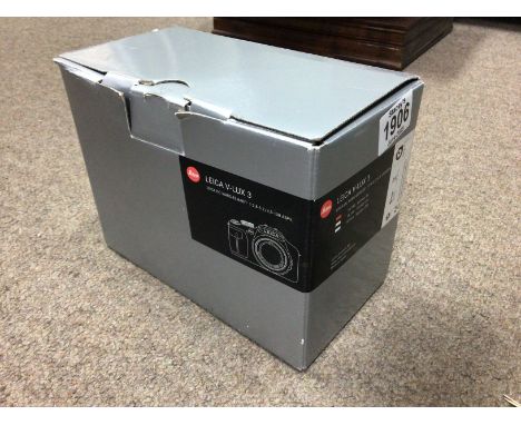 A Leica V-Lux 3 camera boxed, full working order