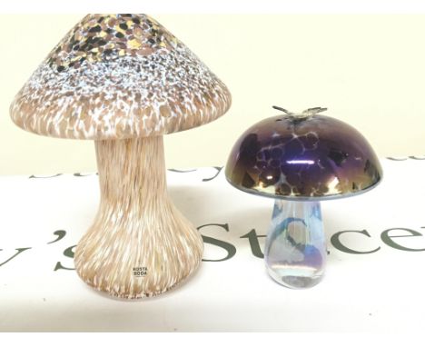A Kosta Boda art glass mushroom ornament and signed Ditchfield Glassform glass mushroom. With applied dragon fly Hight 20cm n