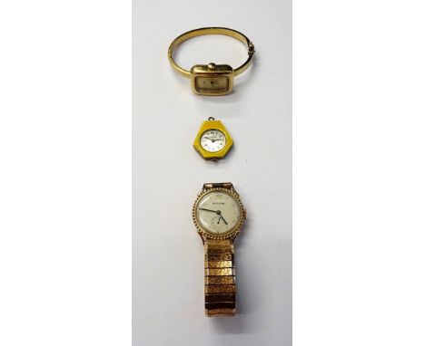 A Bulova gilt metal circular cased gentleman's wristwatch, on a gilt metal fronted expanding metal bracelet, detailed to the 