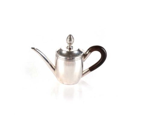 The hinged cover with pineapple finial, scrolling wooden handle9cm high, 174g all in