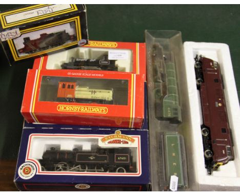 A group of six assorted OO gauge model railway locomotives to include; Mainline ‘Western’ diesel, Hornby ‘Royal Lancer’, Dapo