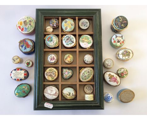 A selection of various pill boxes to include Halcyon Day, Limoges, Crummels, Royal Worcester etc.