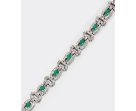 Elegantes Smaragd-Brillantarmband Weißgold, gest. 750. Schauseitig besetzt mit neun Smaragden von zus. ca. 9,10 ct. im Ovalsc